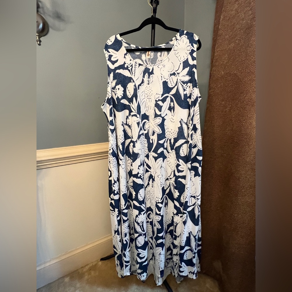 Shoreline Navy and White Floral‎ Maxi Dress plus woman’s 3X textured